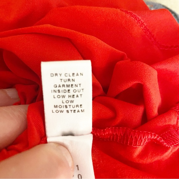 ST. JOHN Lightweight Nylon Spandex Red Mock Turtleneck Size Medium - Picture 7 of 8